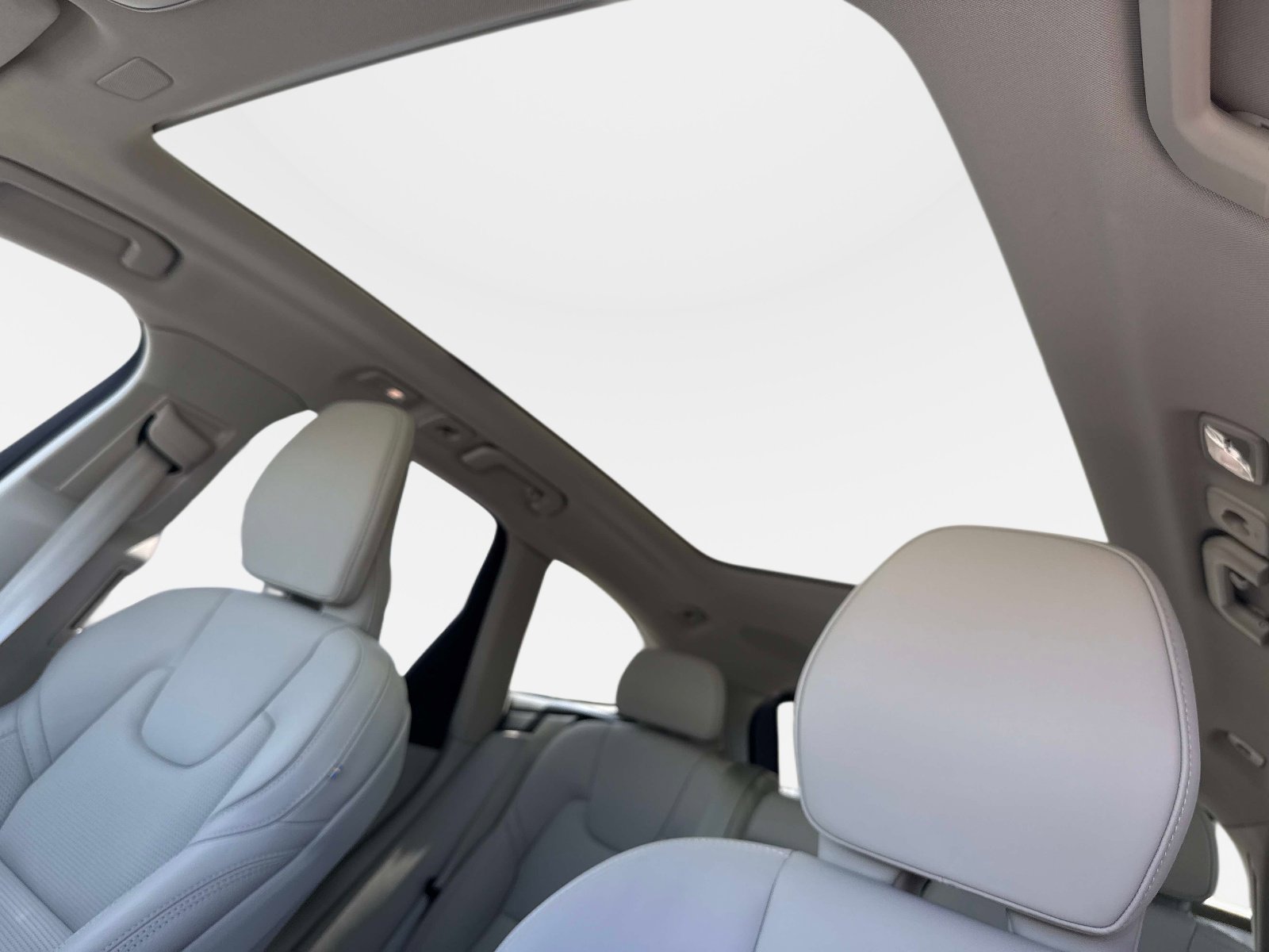 Used 2026 Volvo XC60 B5 Ultra w/ Protection Package Premier image 22