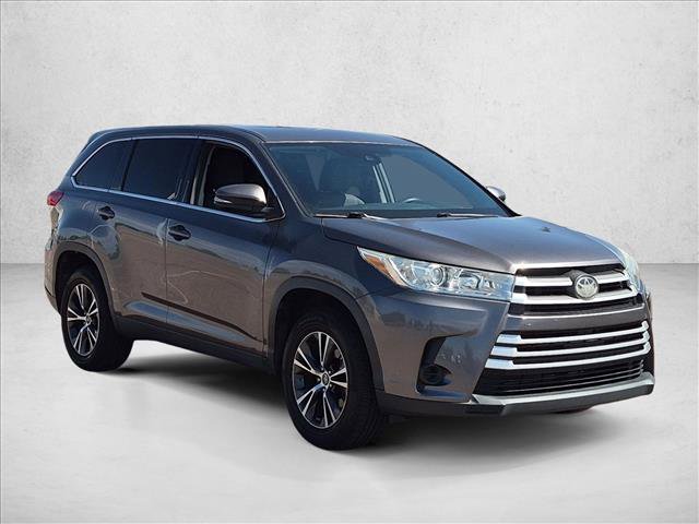 Used 2019 Toyota Highlander LE FWD image 3