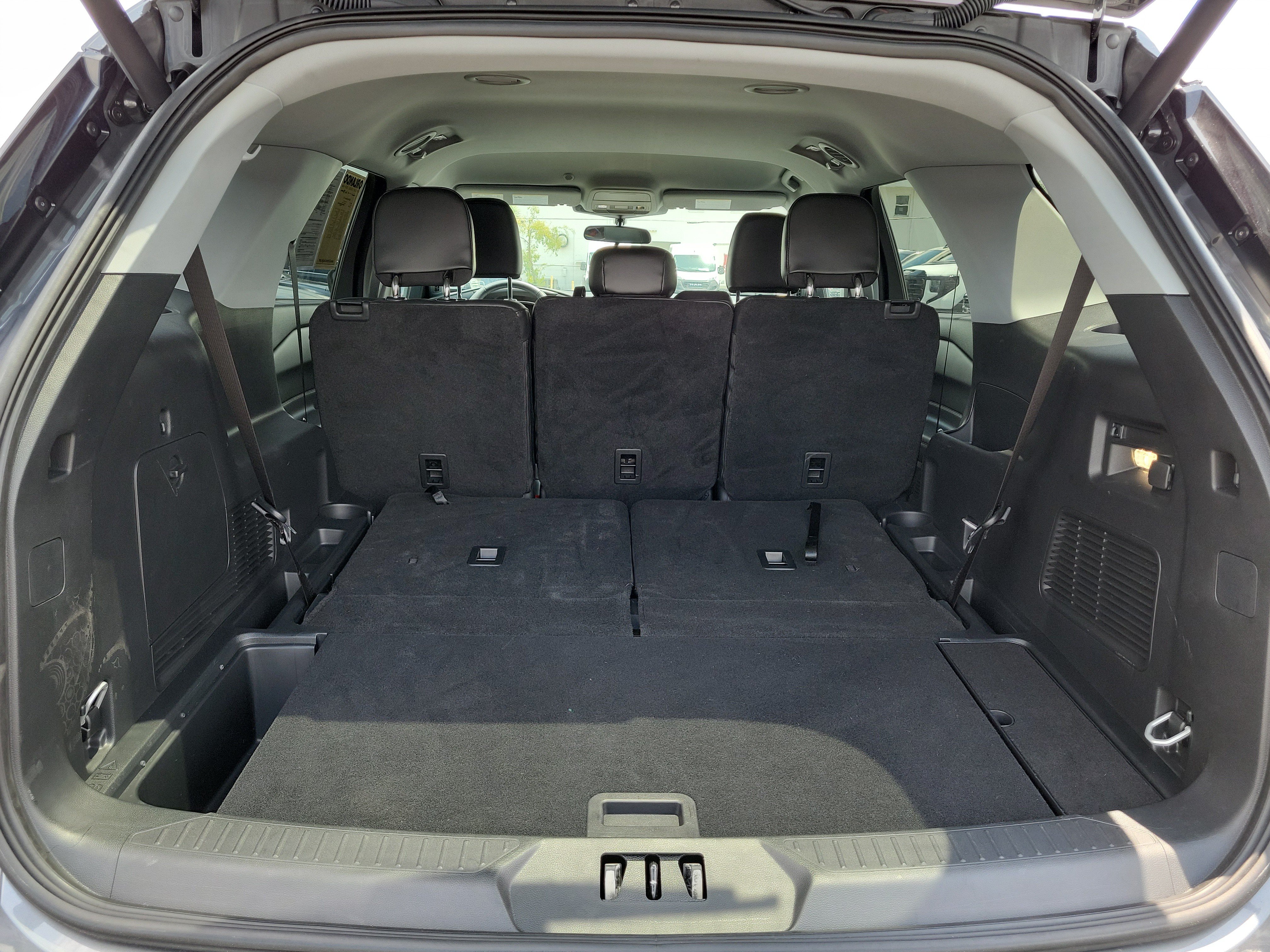 Used 2024 Ford Explorer XLT w/ Equipment Group 202A RWD image 11