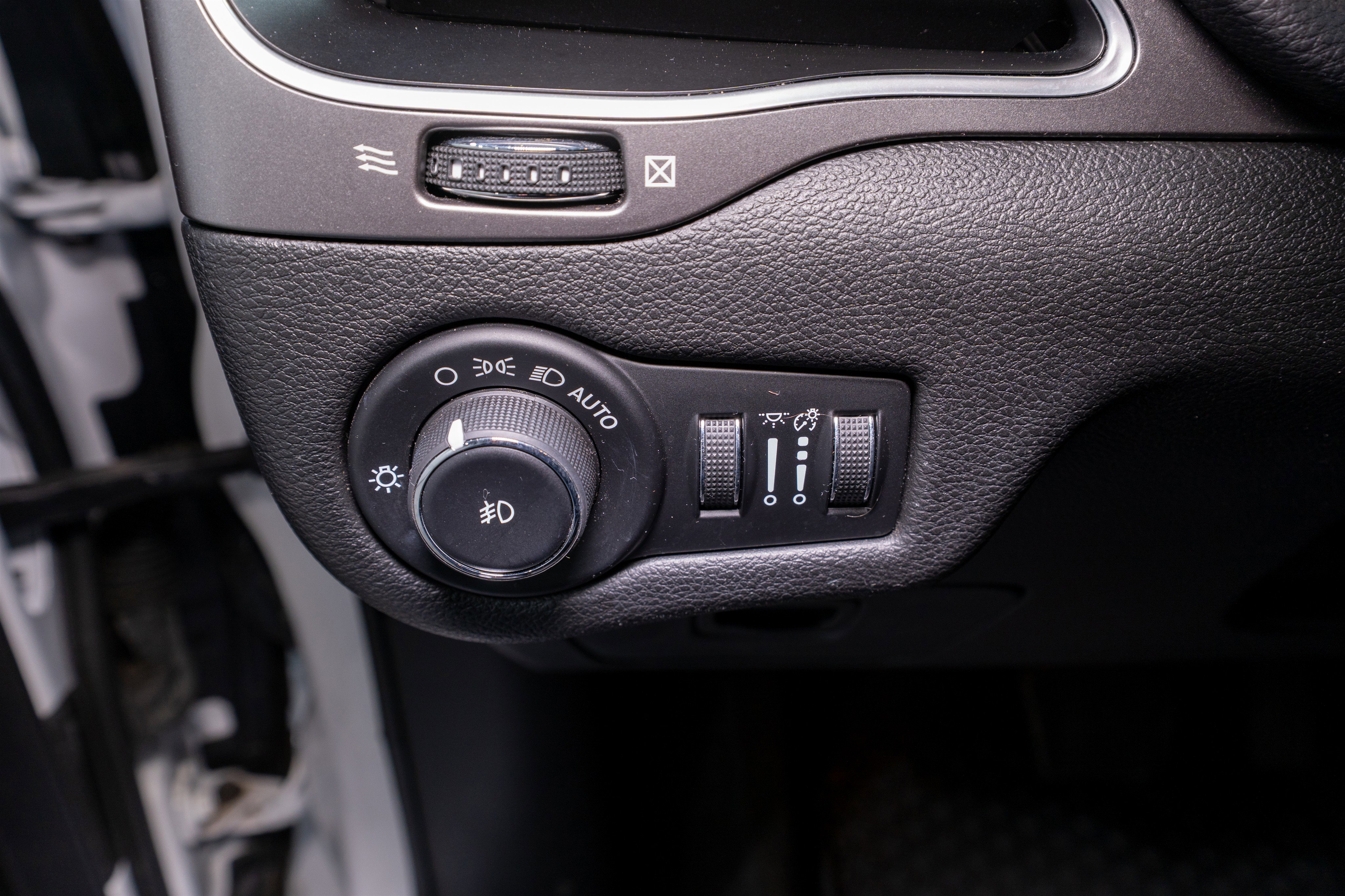 Used 2019 Jeep Cherokee Latitude Plus w/ Cold Weather Group image 30