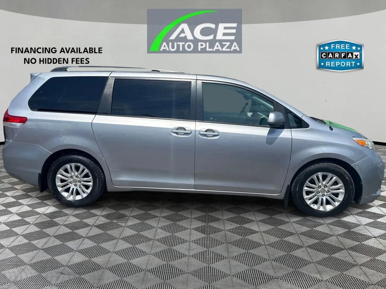 Used 2011 Toyota Sienna XLE FWD image 4