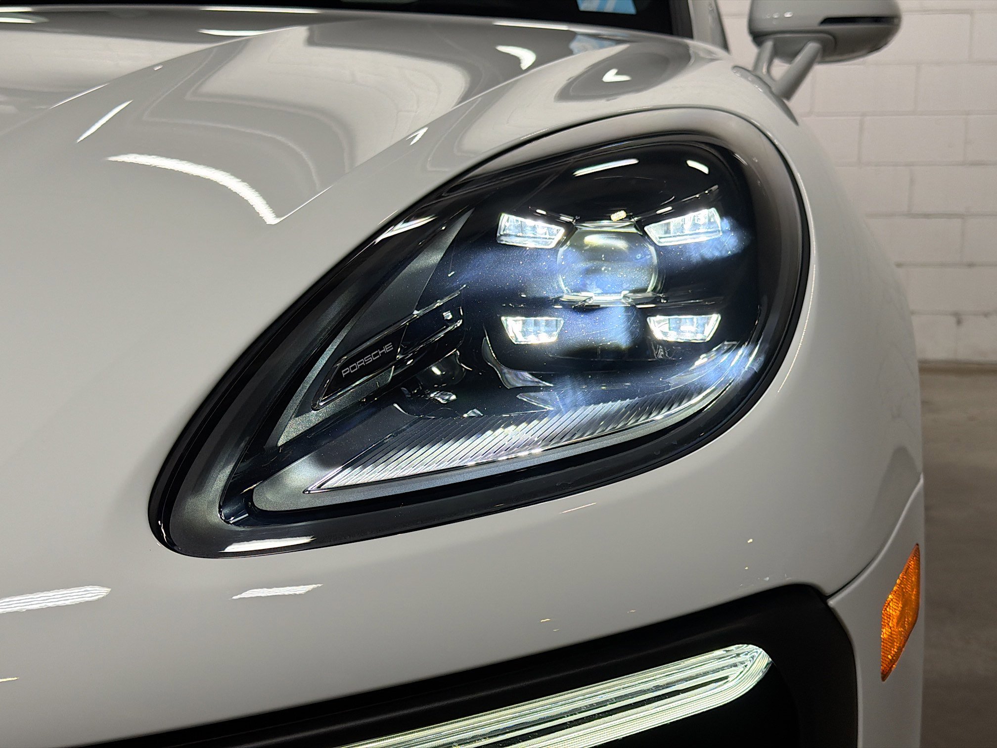 Certified 2026 Porsche Macan AWD/4WD image 10
