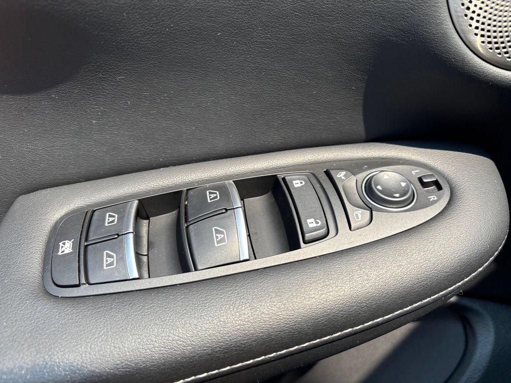 Used 2023 INFINITI QX50 Luxe AWD/4WD image 13