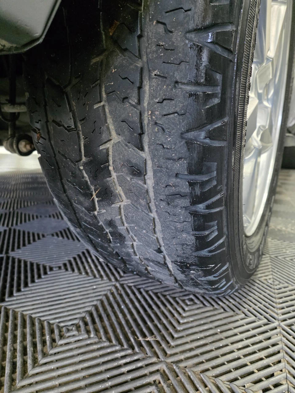 Used 2011 Chevrolet Avalanche LTZ RWD image 33