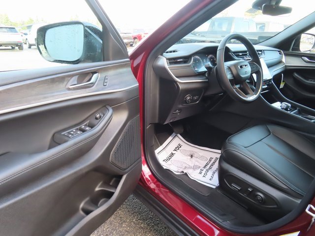 New 2025 Jeep Grand Cherokee L Limited w/ Trailer Tow Package image 17