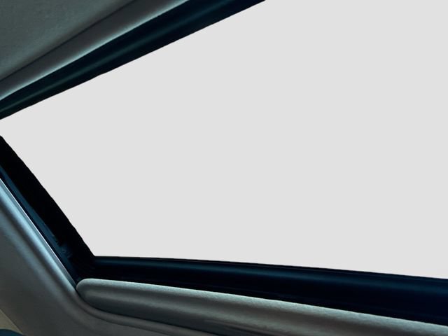 Used 2011 MAZDA MAZDA3 i Touring FWD image 24