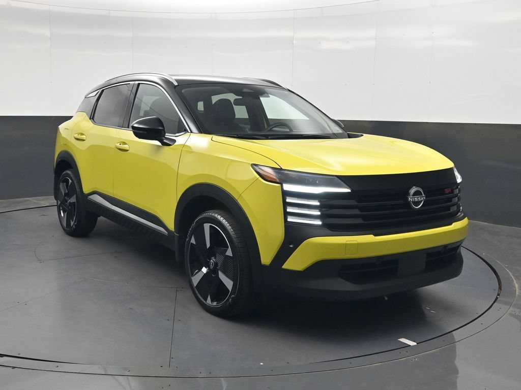 Used 2025 Nissan Kicks SR w/ SR Premium Package FWD image 2