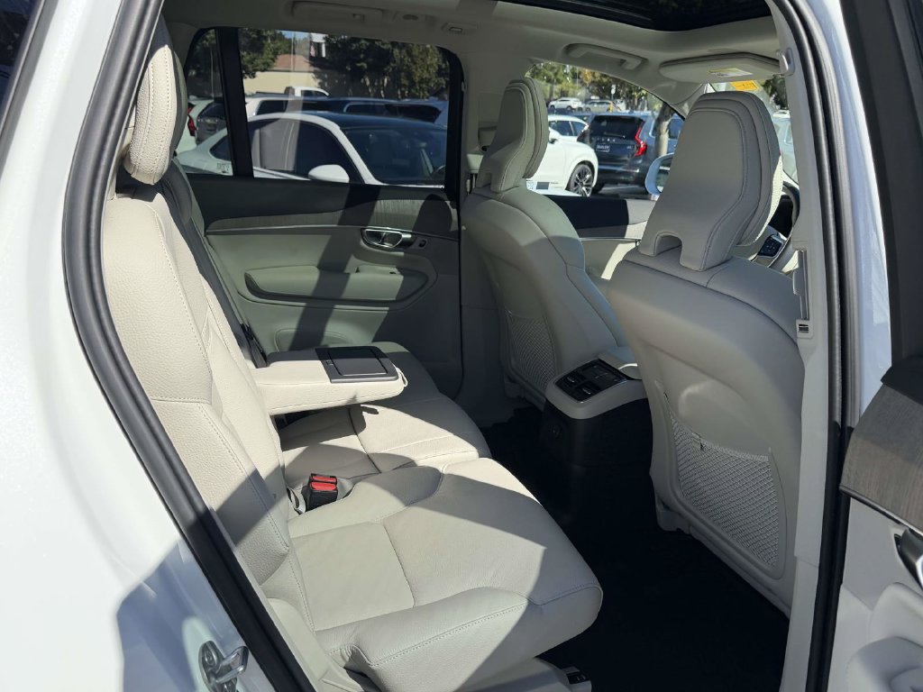 Used 2024 Volvo XC90 T8 Plus w/ Protection Package Premier AWD/4WD image 13