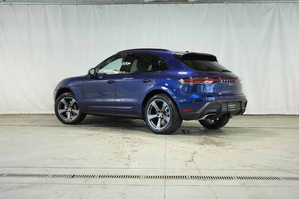 Certified 2026 Porsche Macan AWD/4WD image 3
