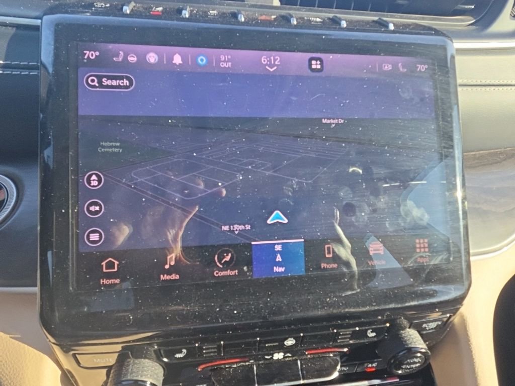 Used 2022 Jeep Grand Cherokee L Limited image 16