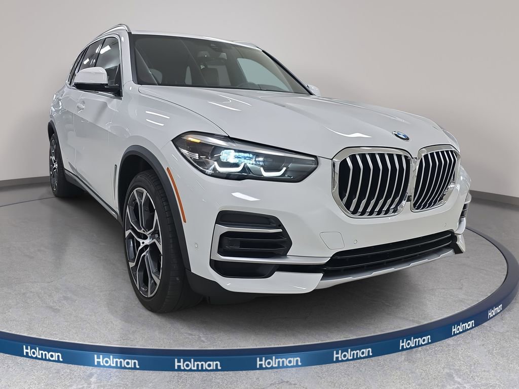 Used 2023 BMW X5 xDrive40i w/ Premium Package image 3
