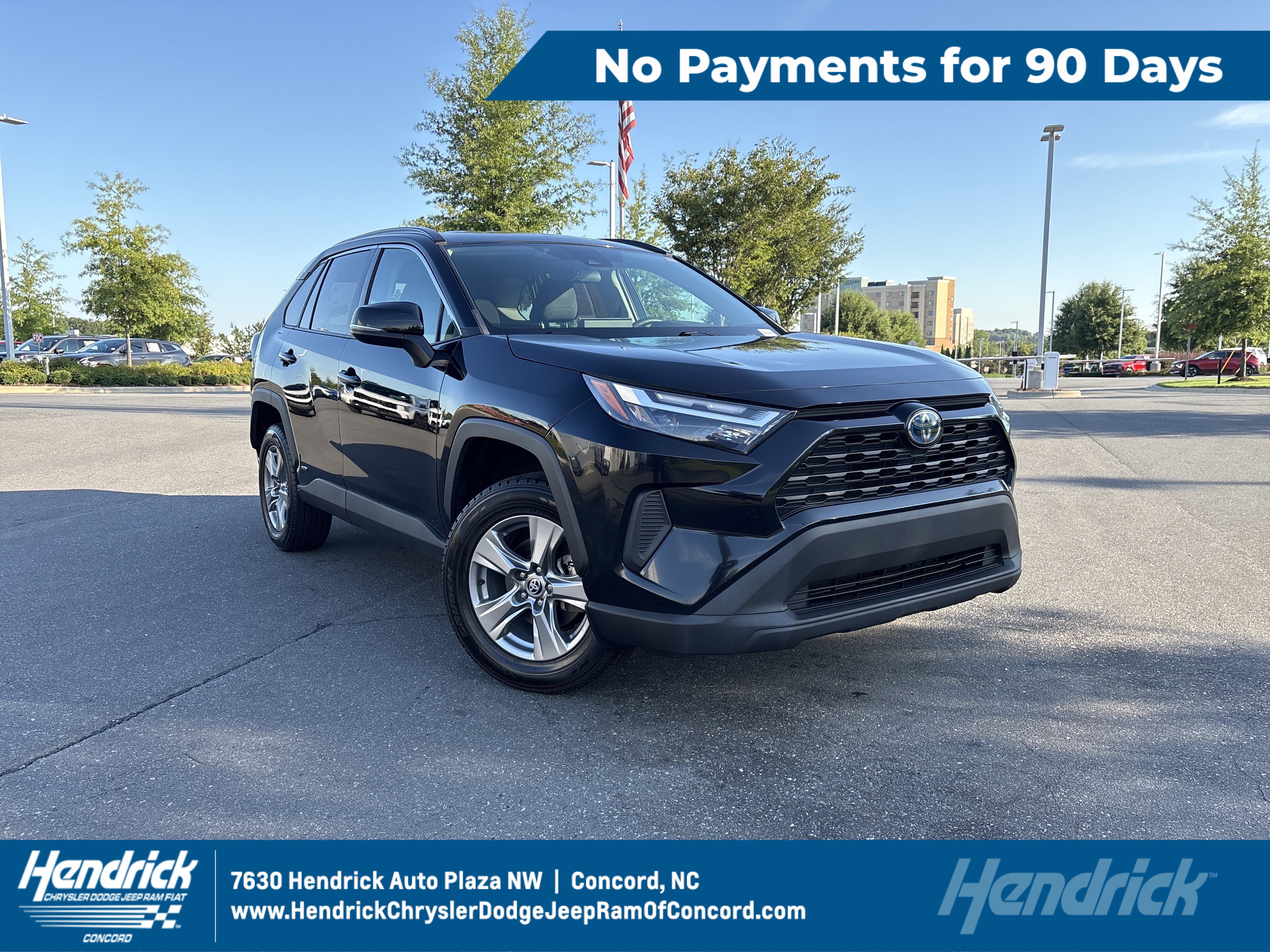Used 2023 Toyota RAV4 XLE AWD/4WD image 1