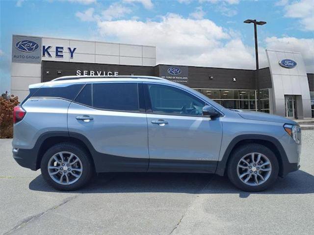 Used 2024 GMC Terrain SLT image 2