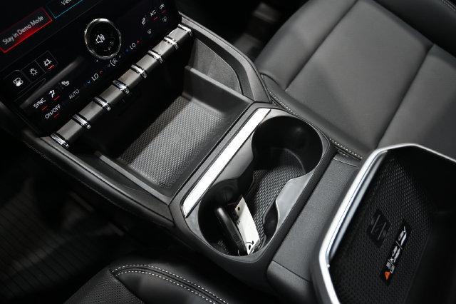 New 2027 GMC Terrain Elevation w/ Elevation Premium Package FWD image 18