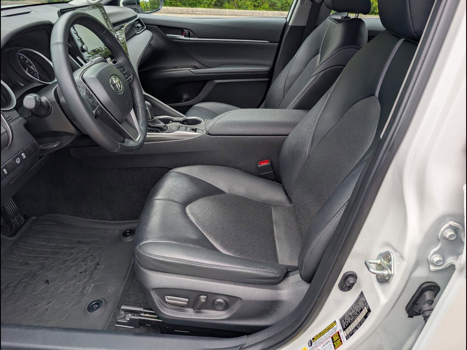 Used 2024 Toyota Camry XLE FWD image 15