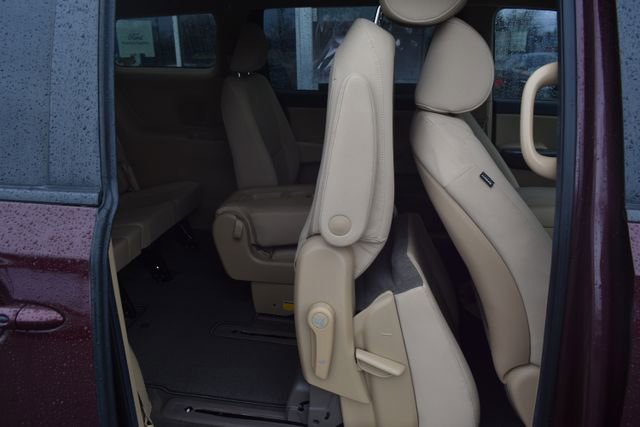 Used 2019 Kia Sedona LX image 38