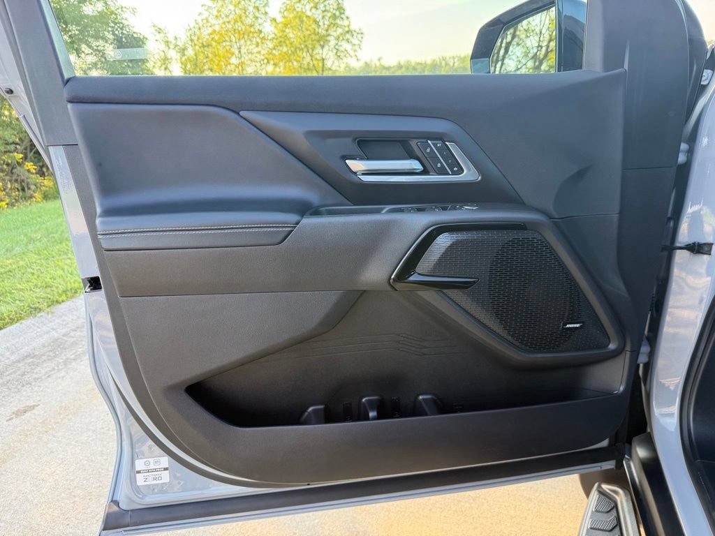 Used 2025 Chevrolet Silverado EV LT AWD/4WD image 21