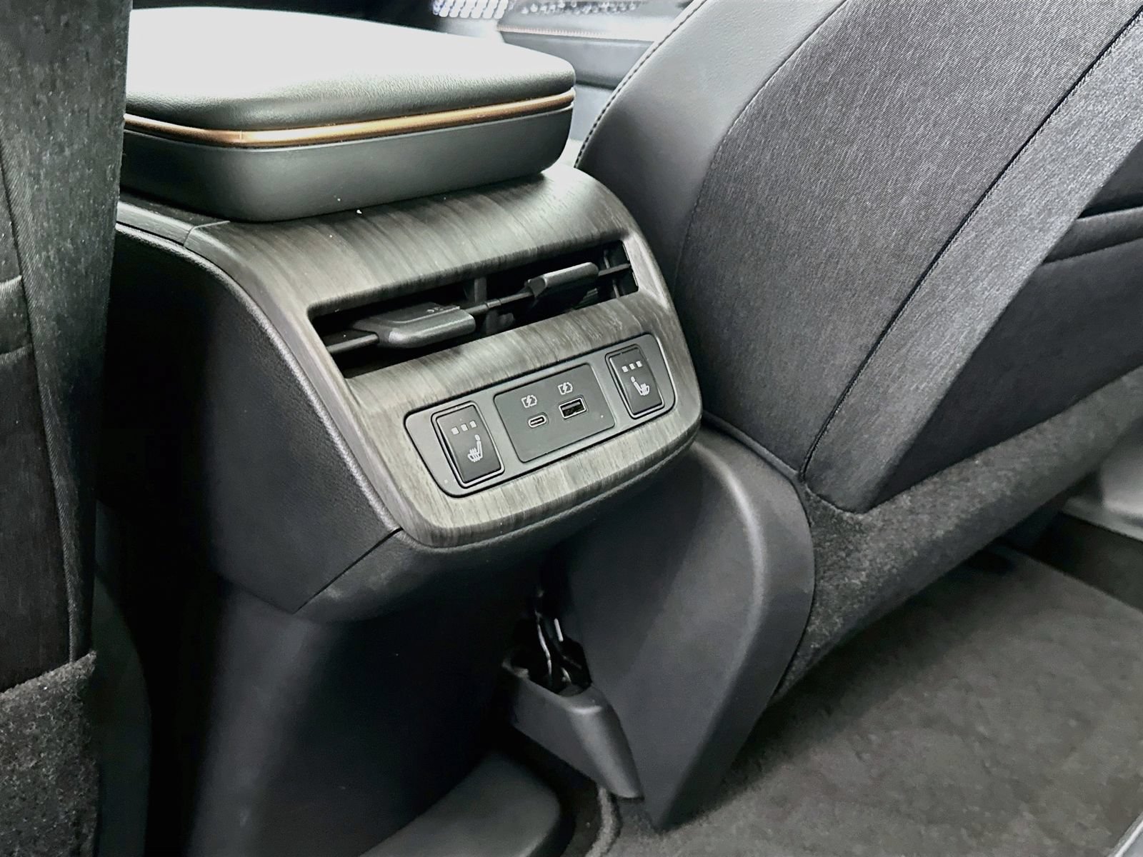 Used 2024 Nissan Ariya AWD image 25