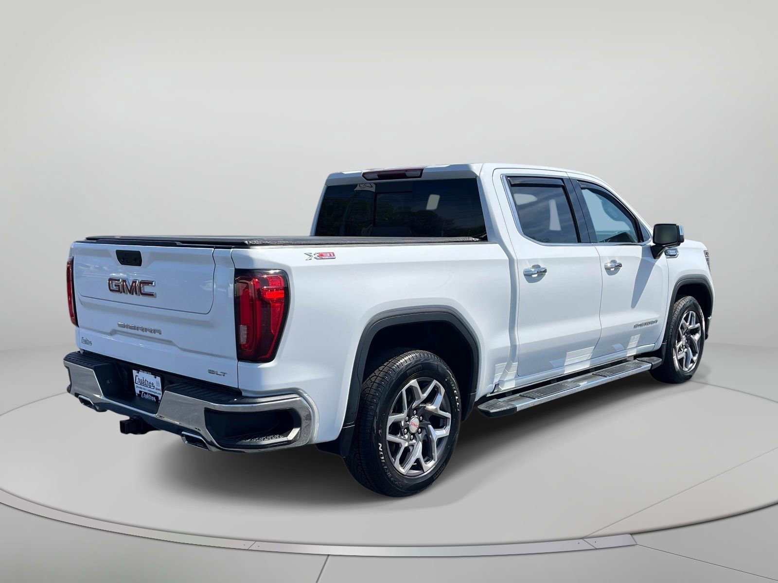 Used 2023 GMC Sierra 1500 SLT w/ SLT Premium Package AWD/4WD image 3