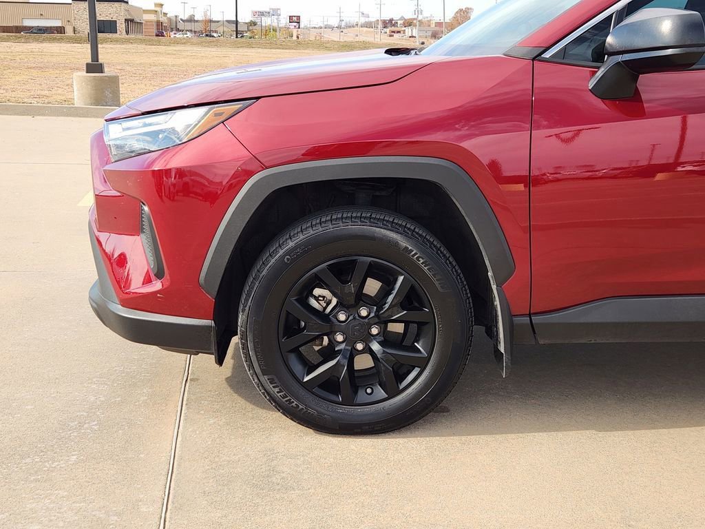 Used 2024 Toyota RAV4 LE image 9
