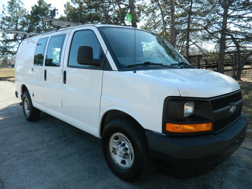 Used 2017 Chevrolet Express 2500 image 3