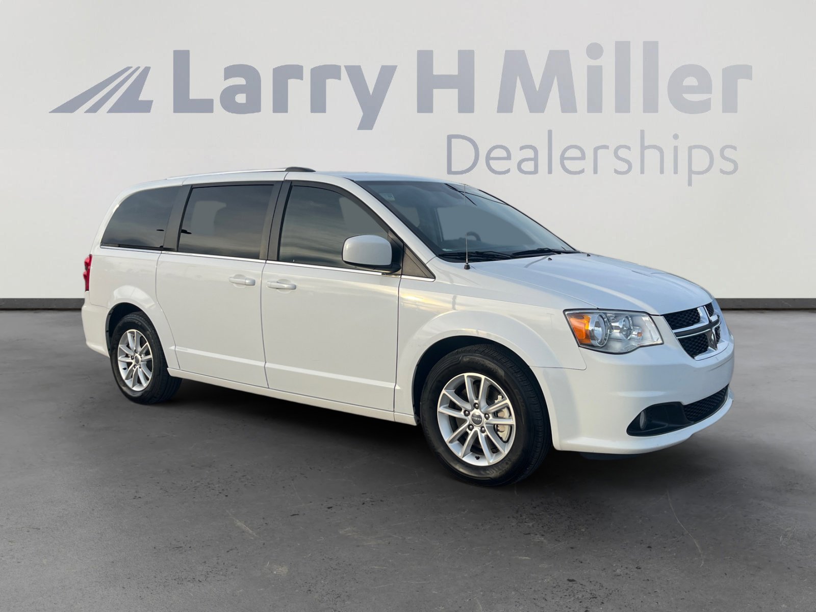 Used 2018 Dodge Grand Caravan SXT w/ Driver Convenience Group image 7