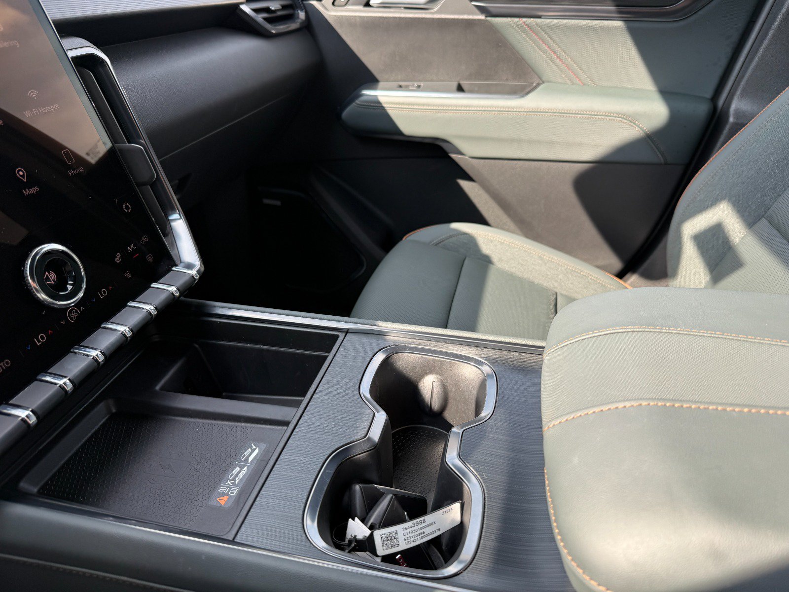 Used 2025 GMC Acadia AT4 AWD/4WD image 35