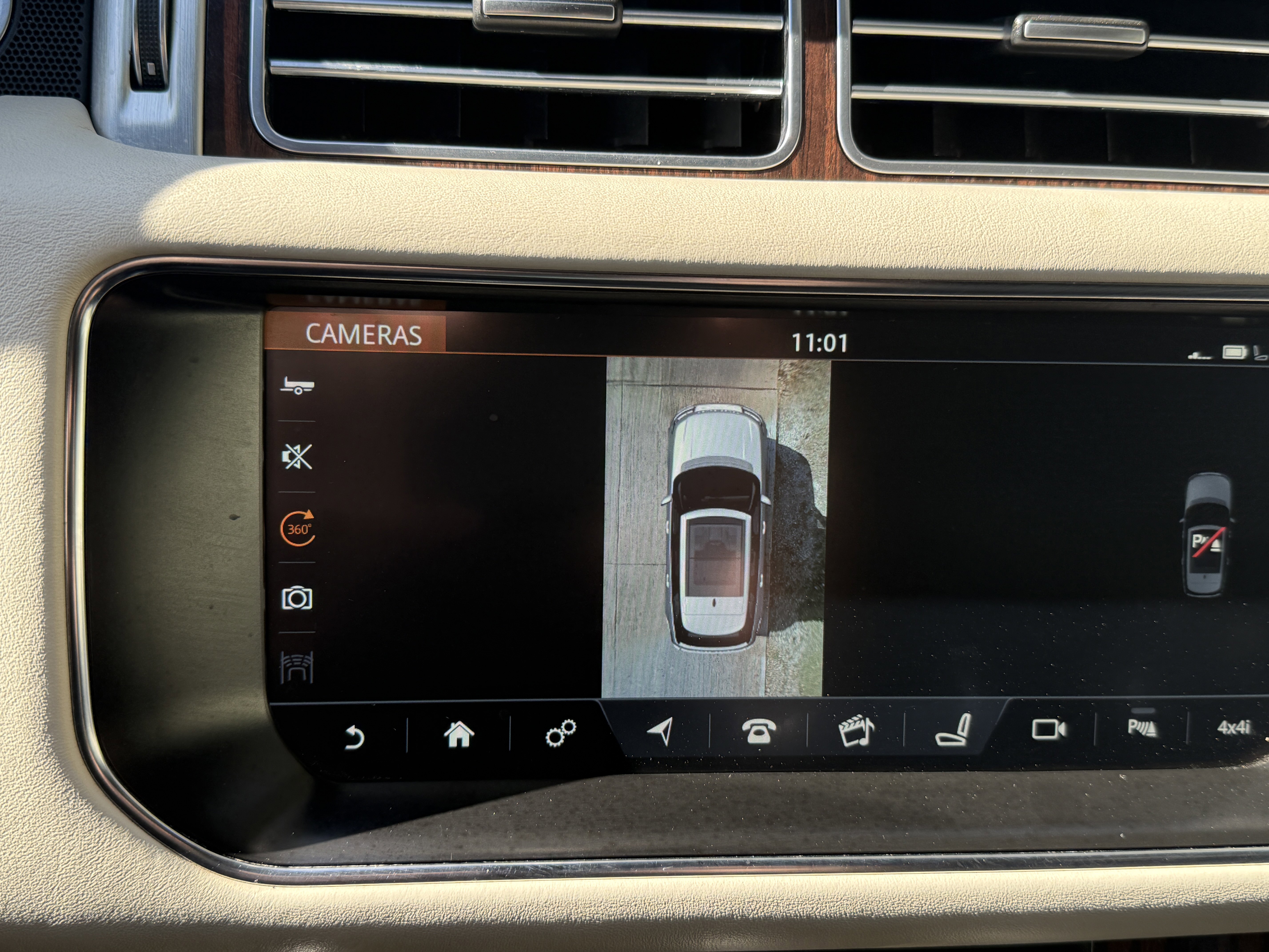 Used 2017 Land Rover Range Rover HSE image 23