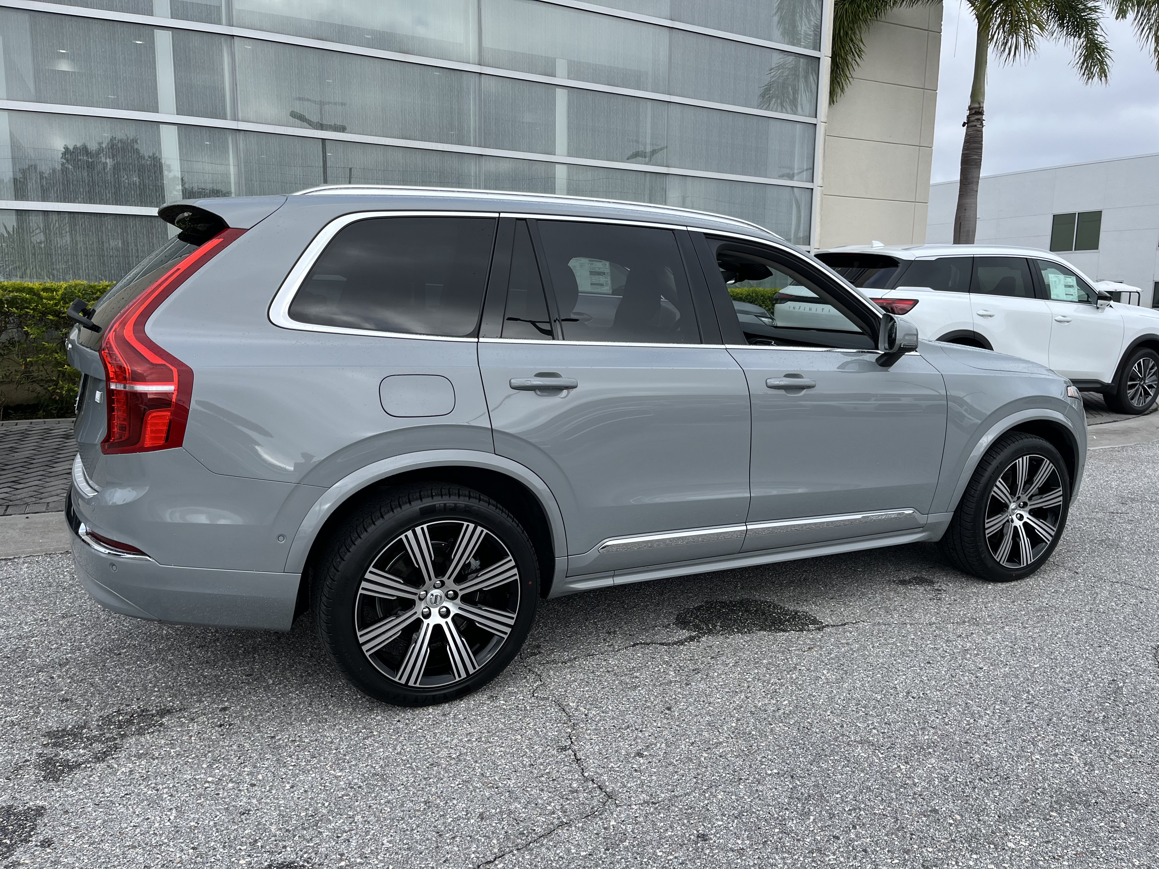 Used 2024 Volvo XC90 T8 Plus w/ Protection Package Premier AWD/4WD image 9