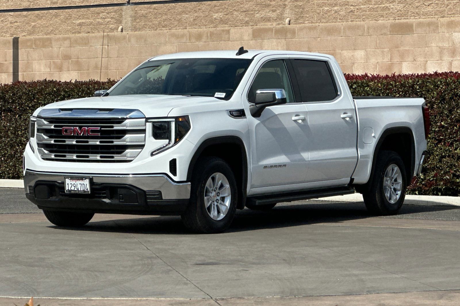 Certified 2024 GMC Sierra 1500 SLE image 8