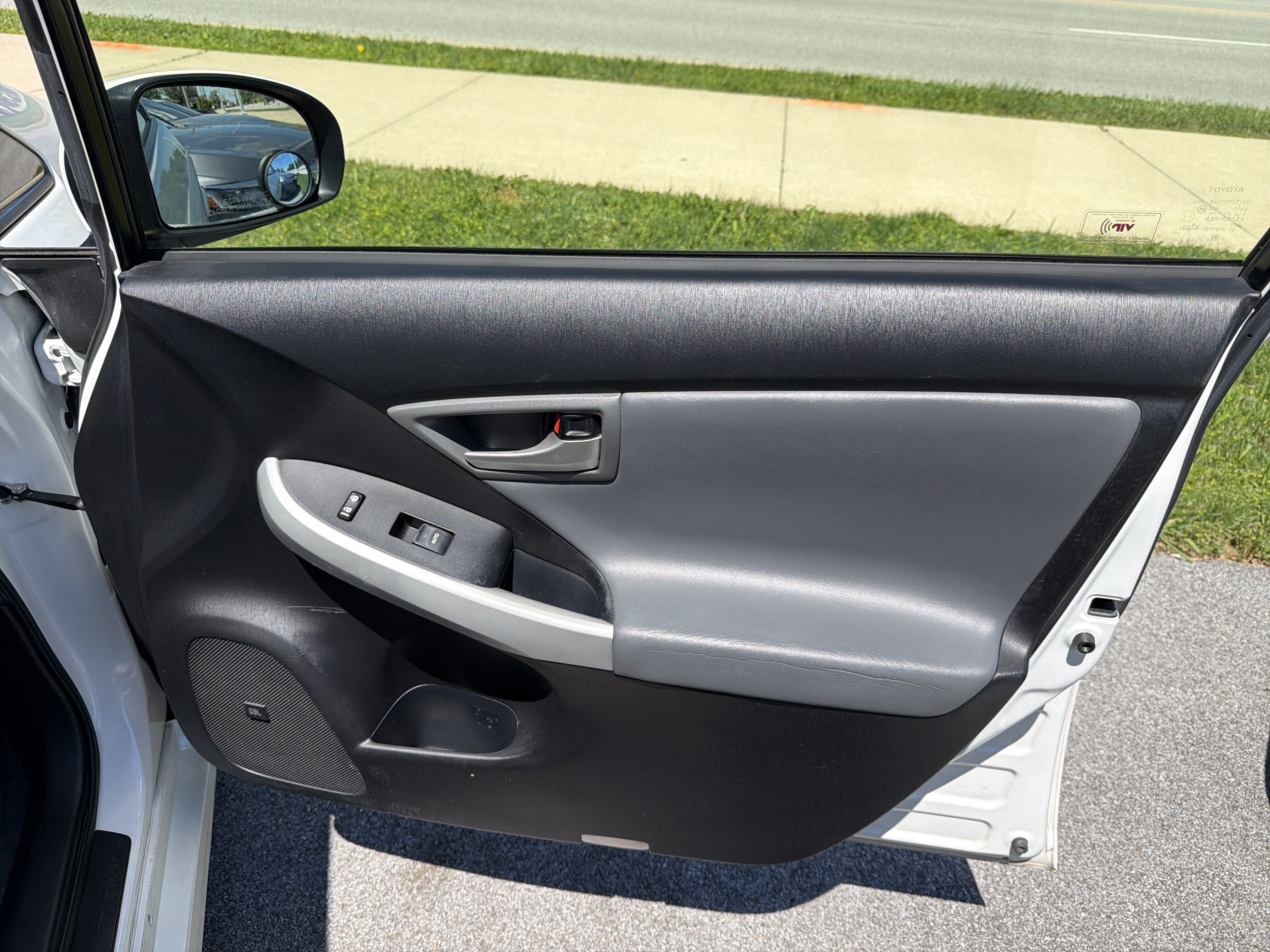 Used 2013 Toyota Prius Four w/ Deluxe Solar Roof Pkg FWD image 57