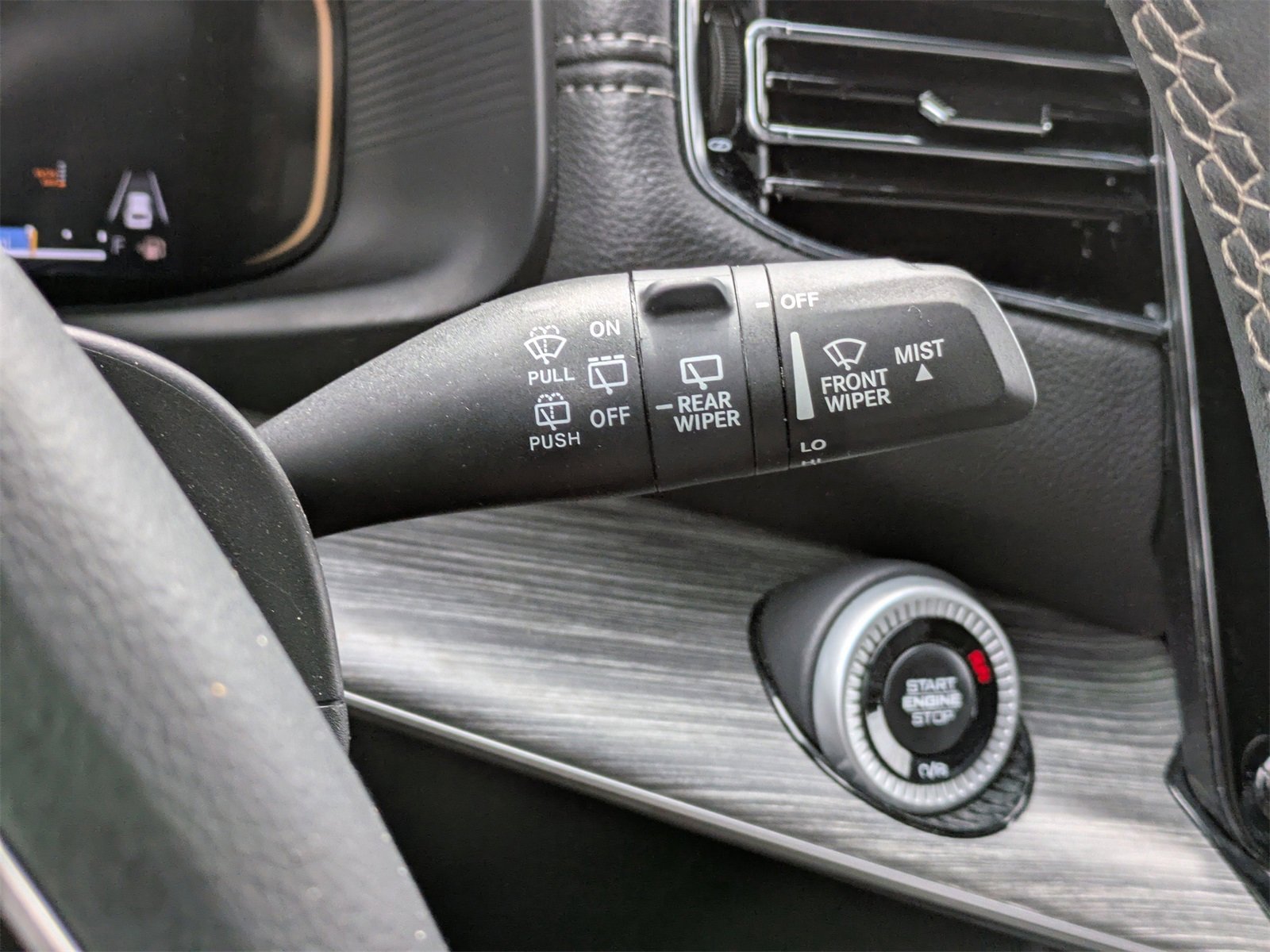 Used 2024 Jeep Wagoneer L Series III w/ Flexible Seating Group image 32