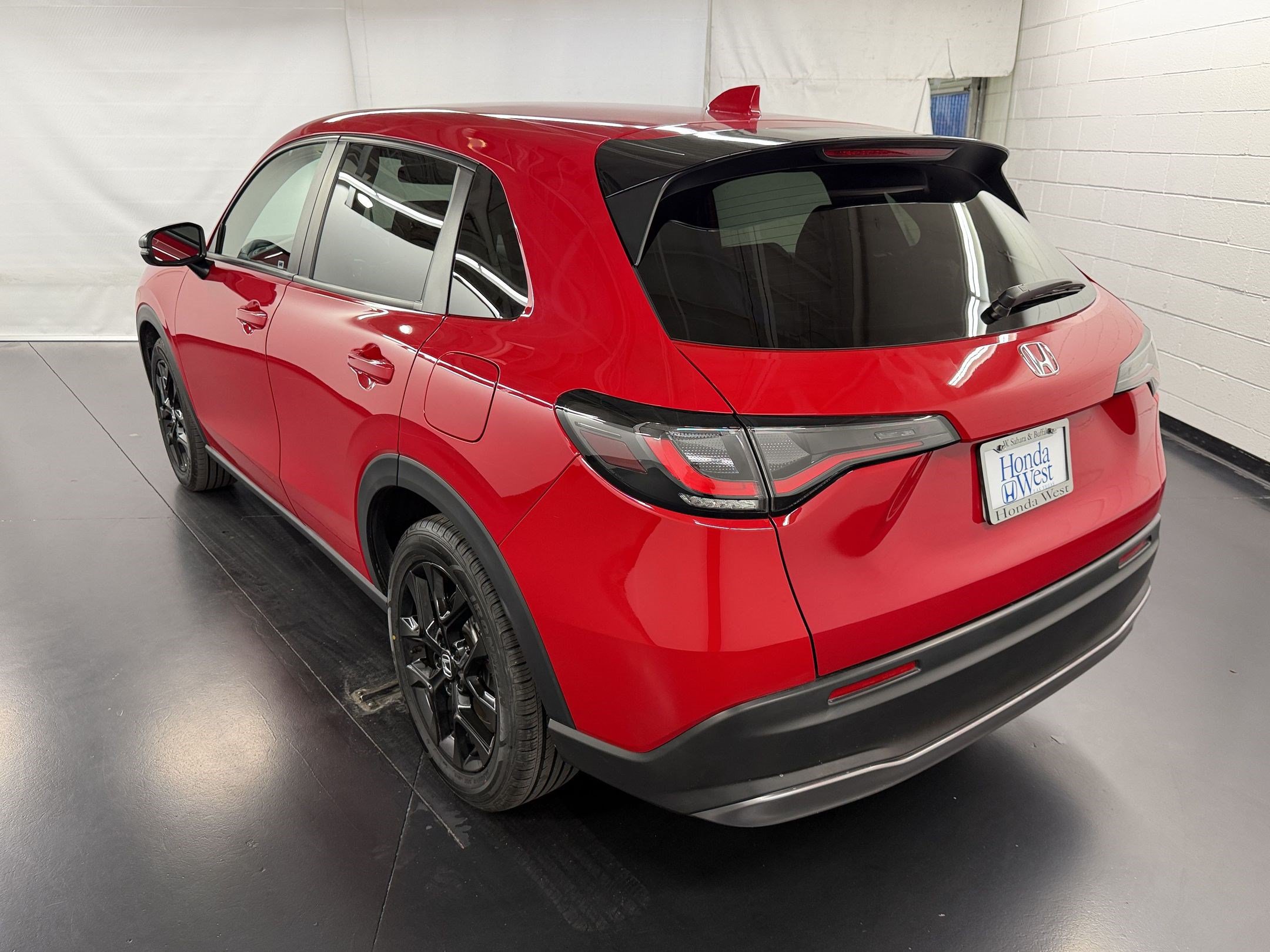 Certified 2025 Honda HR-V Sport image 3