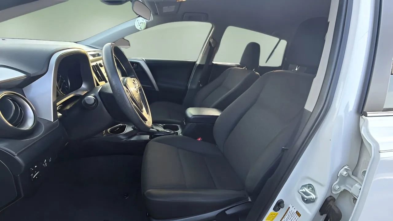 Used 2018 Toyota RAV4 LE image 23