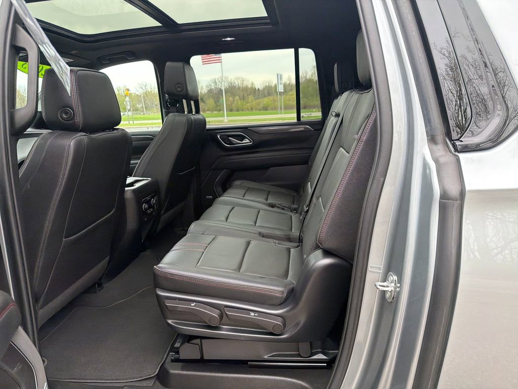 Used 2023 Chevrolet Suburban RST AWD/4WD image 23