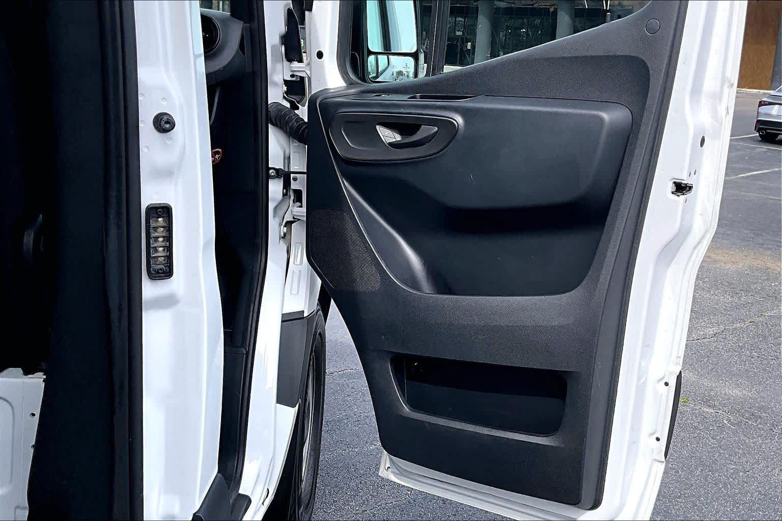 Used 2023 Mercedes-Benz Sprinter 2500 image 23