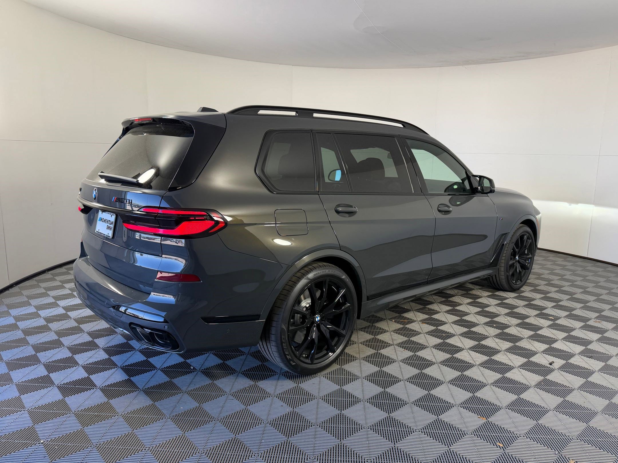 New 2026 BMW X7 M60i image 9