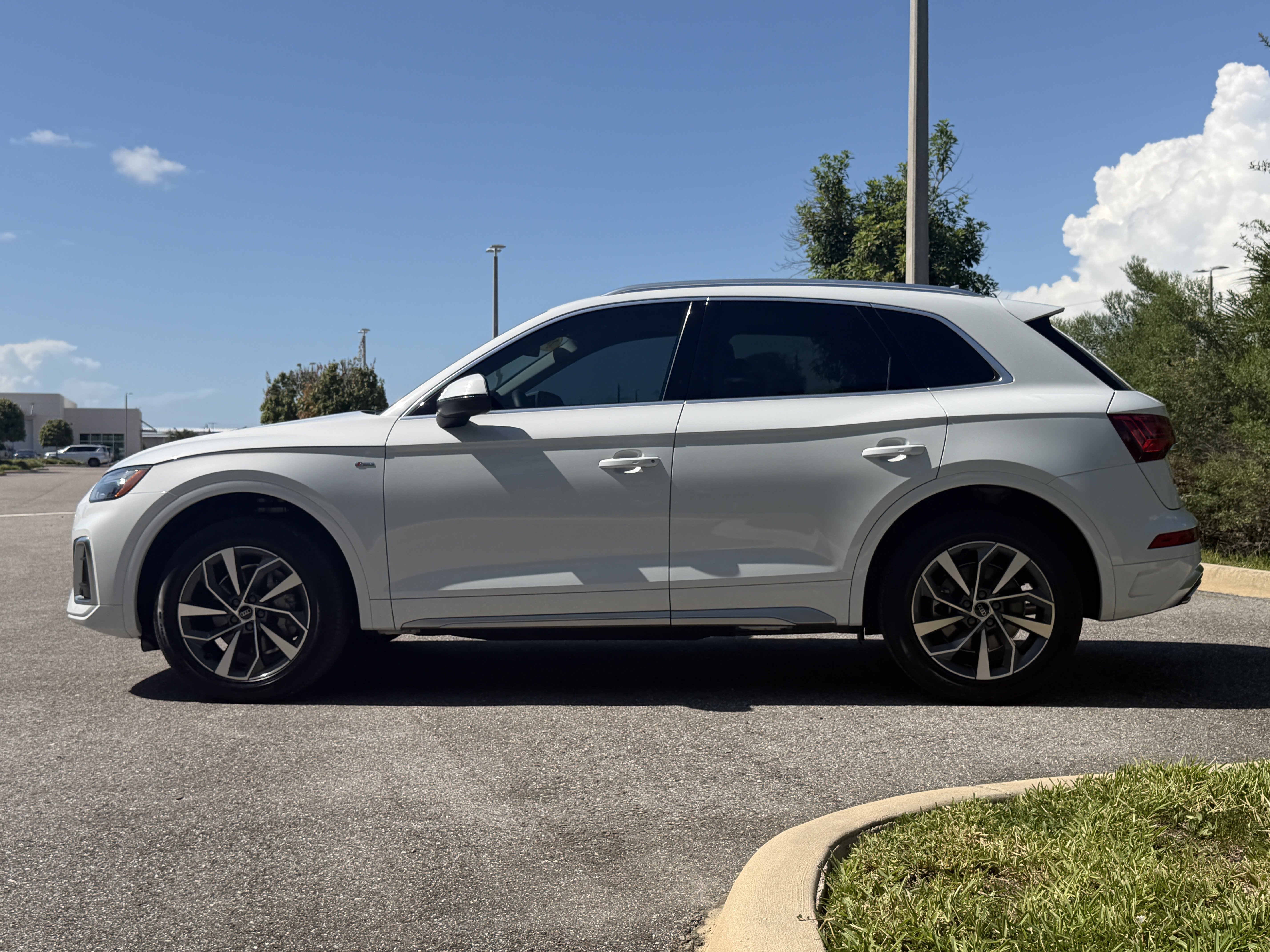 Used 2024 Audi Q5 2.0T Premium Plus w/ Premium Plus Package AWD/4WD image 6