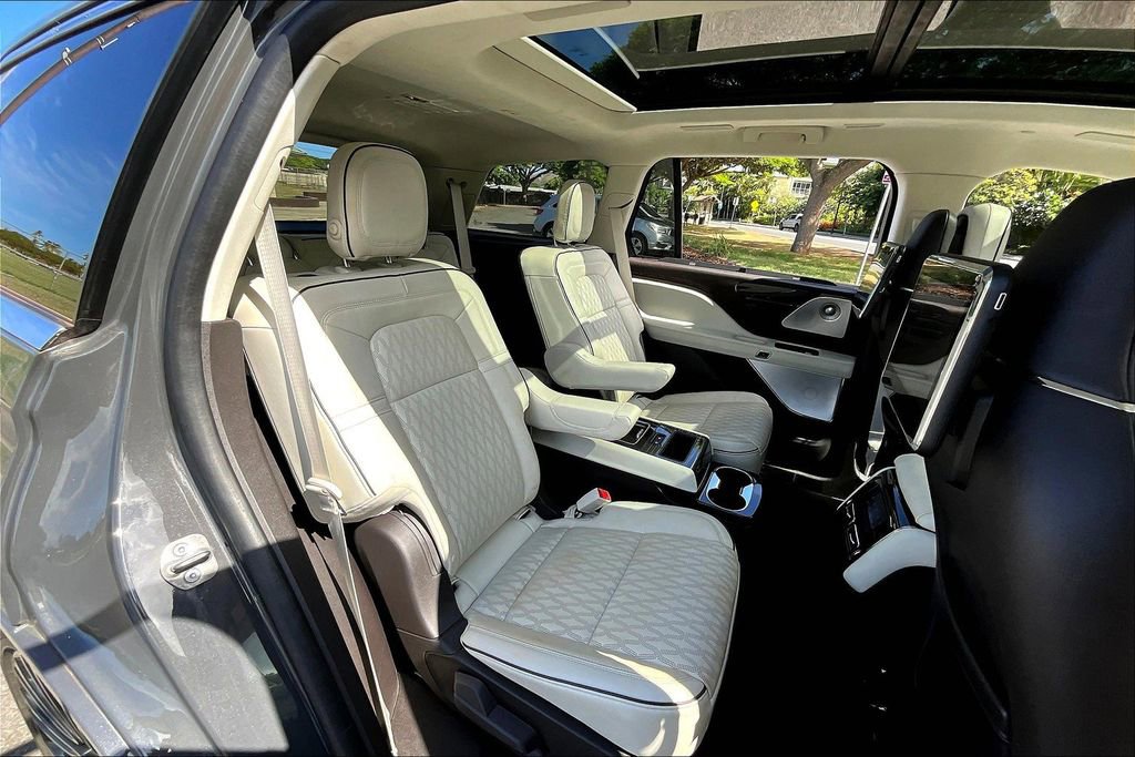 Used 2022 Lincoln Aviator Black Label w/ Dynamic Handling Package image 29