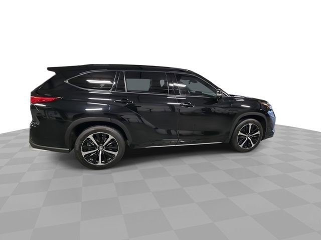 Used 2022 Toyota Highlander XSE FWD image 9