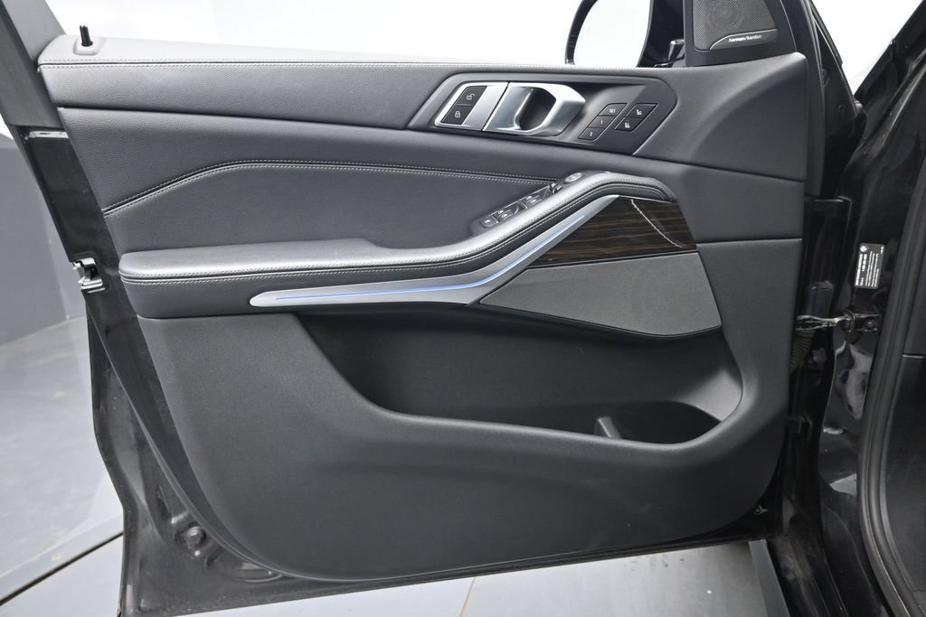 Used 2020 BMW X5 M50i AWD/4WD image 24