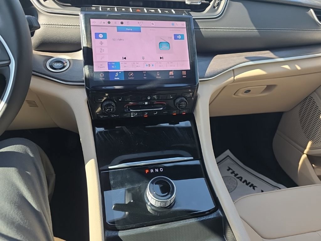 Used 2025 Jeep Grand Cherokee Limited image 17