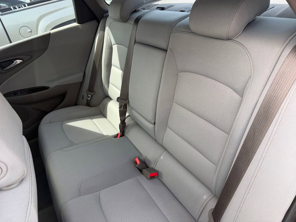 Used 2017 Chevrolet Malibu LT FWD image 9