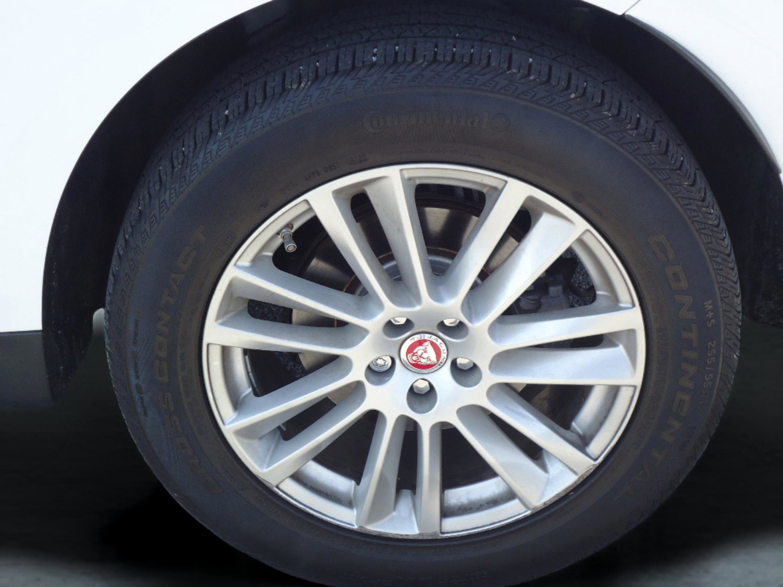 Used 2018 Jaguar F-PACE Prestige image 9