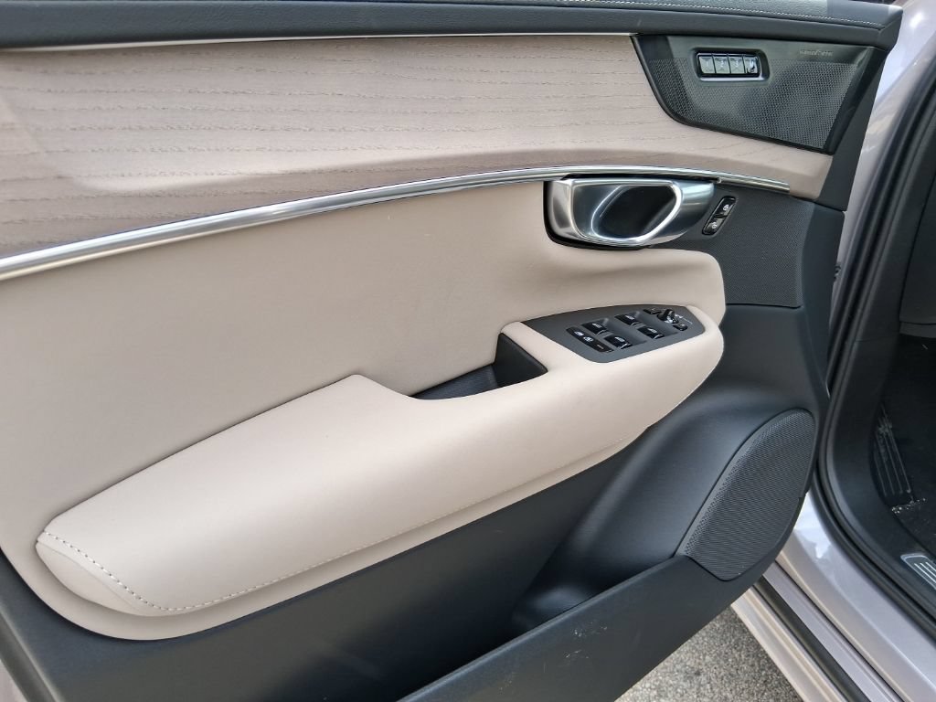 New 2026 Volvo XC90 B6 Plus w/ Protection Package Premier AWD/4WD image 9