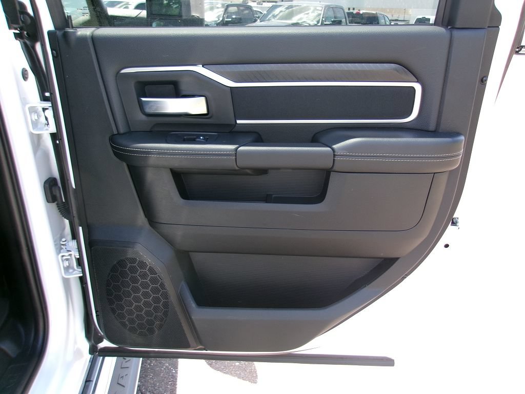 Certified 2025 RAM 2500 Big Horn AWD/4WD image 9