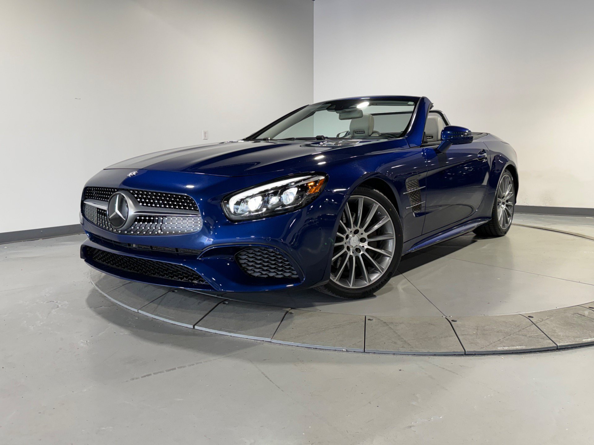 Used 2017 Mercedes-Benz SL 450 image 3