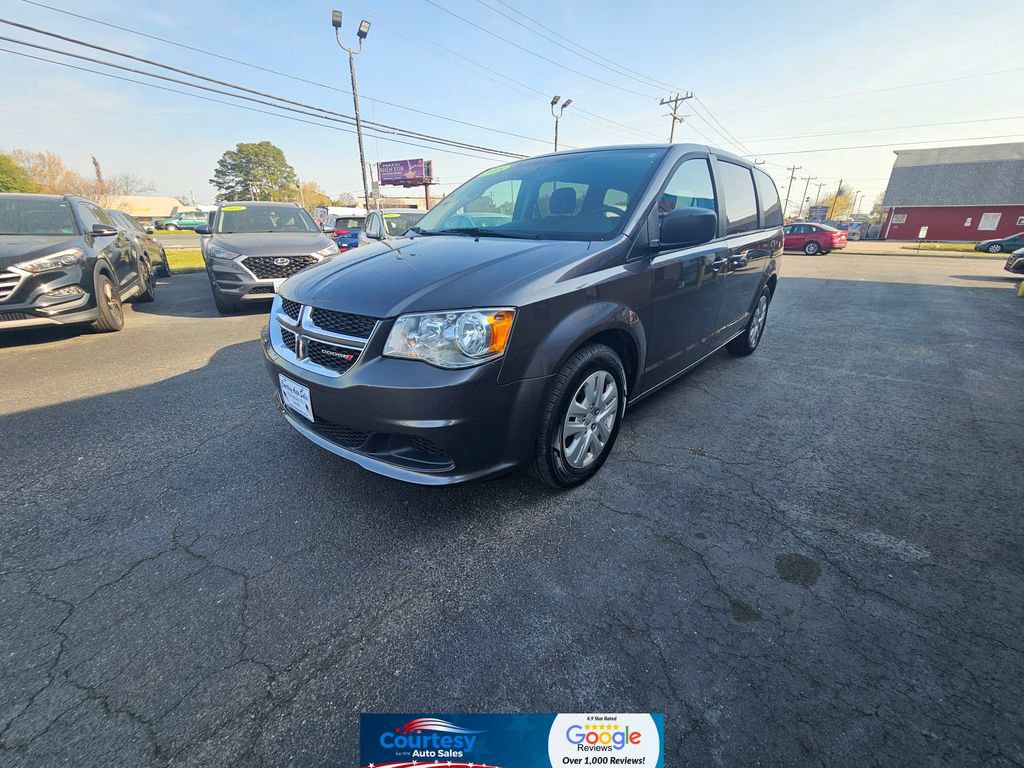 Used 2018 Dodge Grand Caravan SE w/ UConnect Hands-Free Group image 1