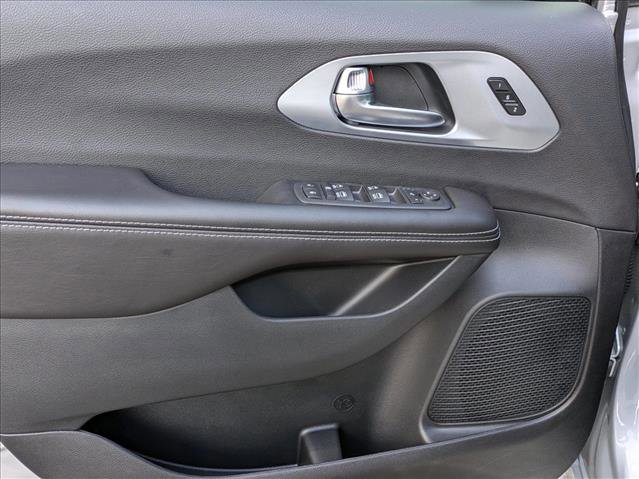 New 2026 Chrysler Pacifica Limited image 17