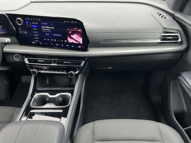 Used 2024 Chevrolet Traverse LT image 19